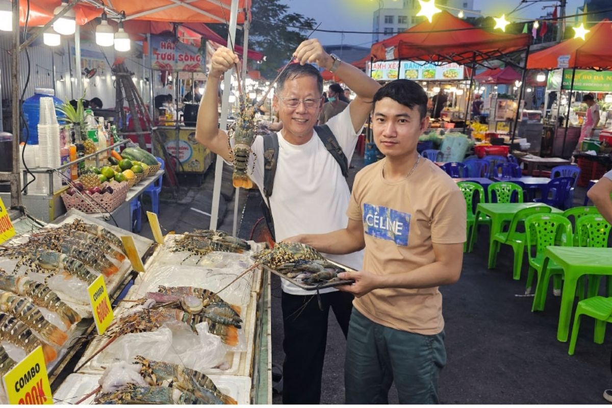 Seafood Stall at Helio Night Market Da Nang